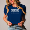 Camping – Wo Pipi machen zum Abenteuer wird | Lustiges Damen Camper Shirt – Vorderansicht