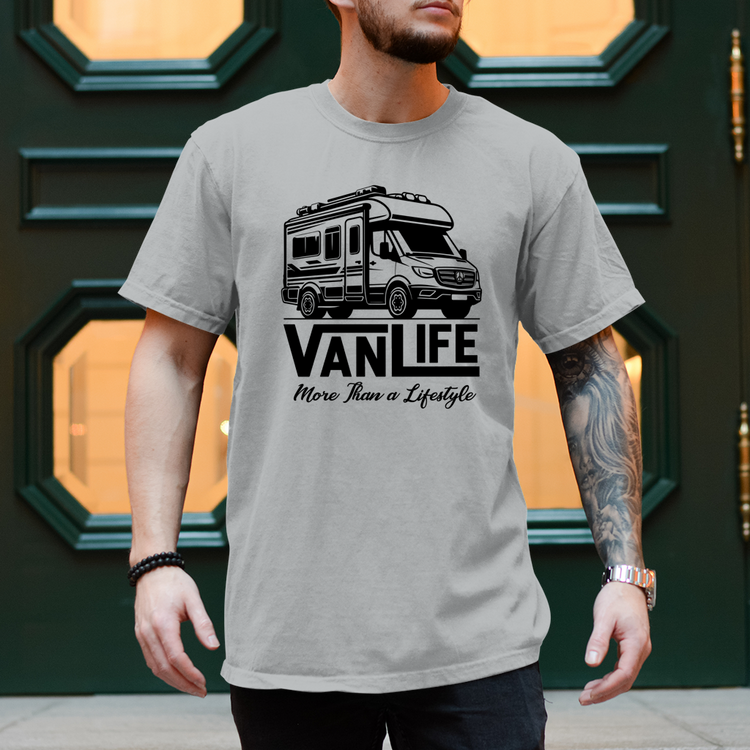„Vanlife – More than a Lifestyle“ Abenteuer-Shirt! – Vorderansicht