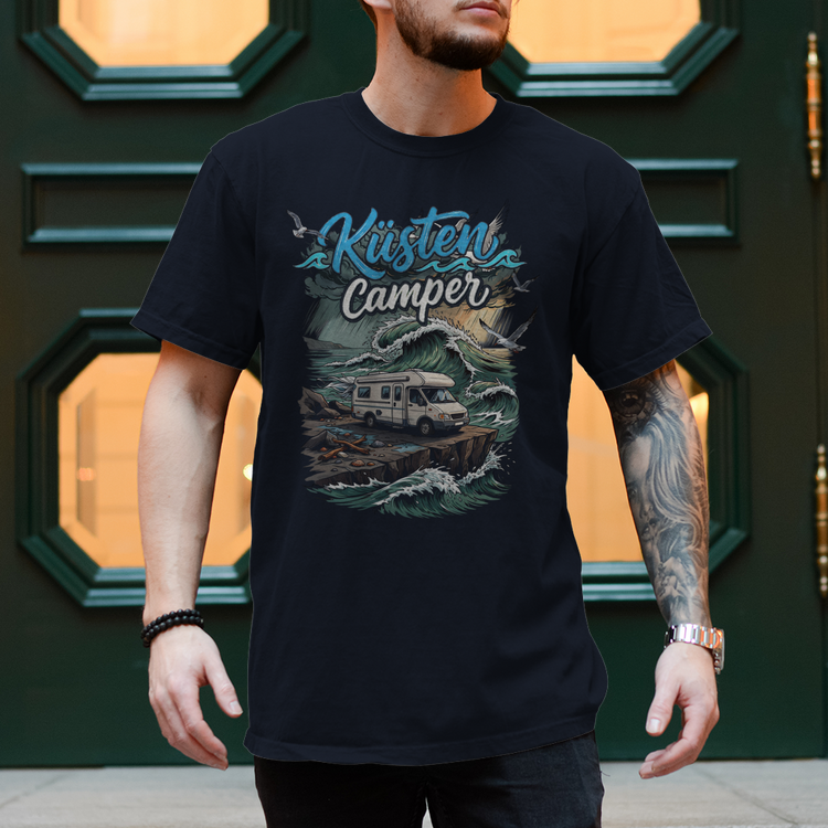 Küstencamper Sturm – Nordsee & Ostsee Abenteuer Shirt für echte Camper – Vorderansicht