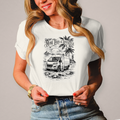 Damen Camper T-Shirt „More Than a Lifestyle“ – Retro Van, Palmen & Surfboard Design