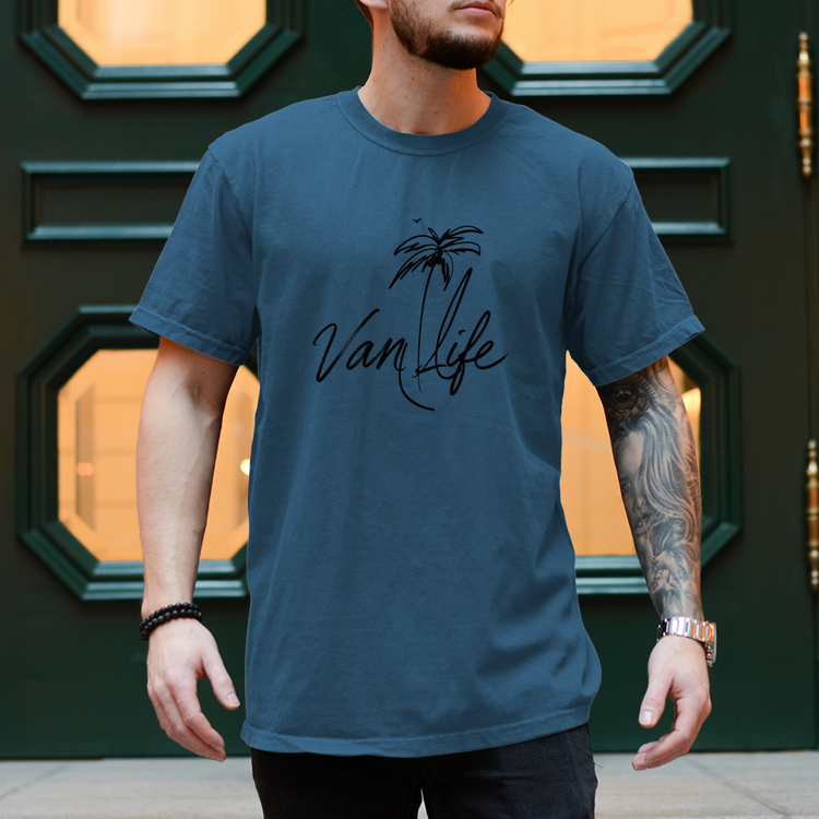 Van Life T-Shirt Motiv mit einer stilvollen Palme,