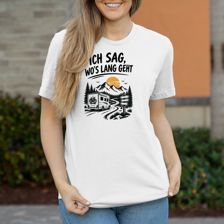 Campershirt Damen T-Shirt Partner Shirt: ER FÄHRT. SIE SAGT, WO’S LANGGEHT. – Vorderansicht