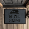 Fußmatte mit Gummirand Van Life: The wild Camper