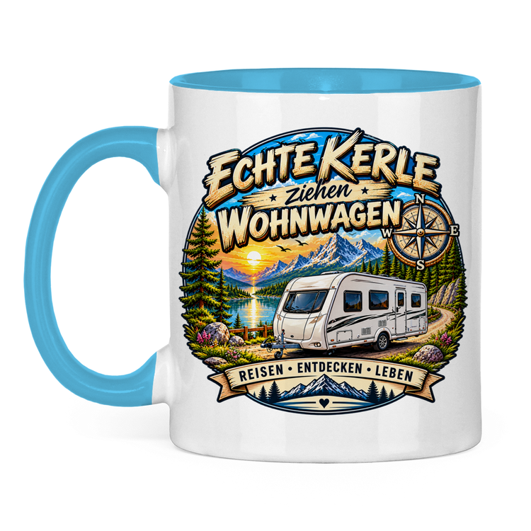 Campertasse „Echte Kerle ziehen Wohnwagen“ – Hellblau Vorderansicht