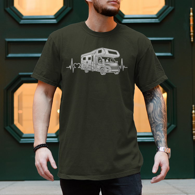 Camper Shirt – Wohnmobil mit Herz und EKG-Herzschlag – Khaki, Vorderansicht