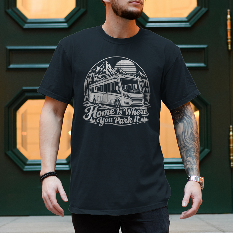 Camper Shirt „Home Is Where You Park It“ – Integriertes Wohnmobil – Dunkelgrau, Vorderansicht