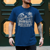 Camper Shirt „Home Is Where You Park It“ – Wohnmobil am Meer – Royalblau, Vorderansicht