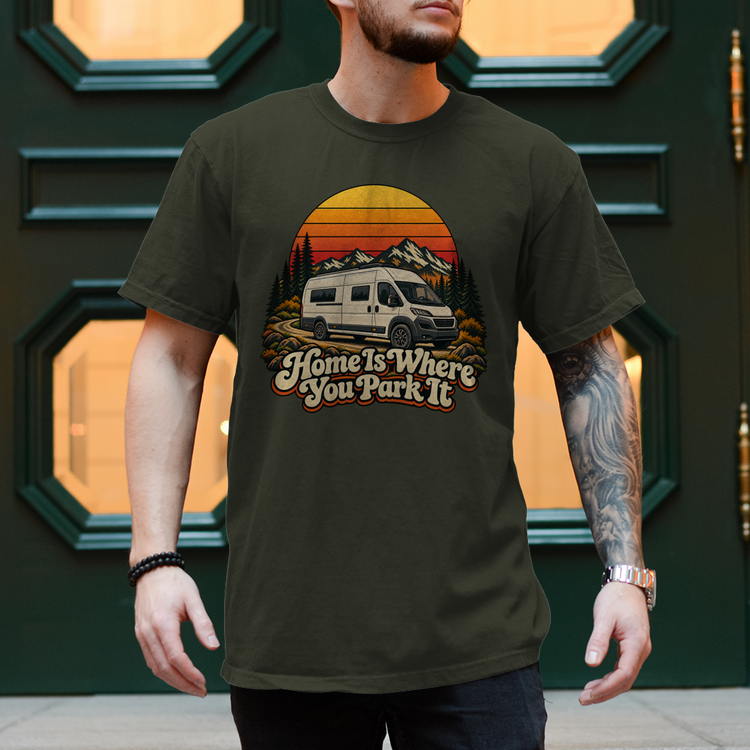 Van Life T-Shirt „Home Is Where You Park It“ – Van & Berge – Khaki, Vorderansicht