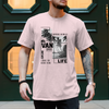 Van Life T-Shirt „Adventure on Wheels“ – Palmen-Collage – Orchideenrosa, Vorderansicht