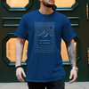 Van Life T-Shirt „Adventure on Wheels“ – Berge & Wellen – Königsblau, Vorderansicht
