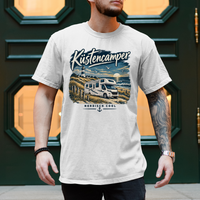 Küstencamper Herren-Shirt „Nordisch Cool – Wohnmobil am Meer“