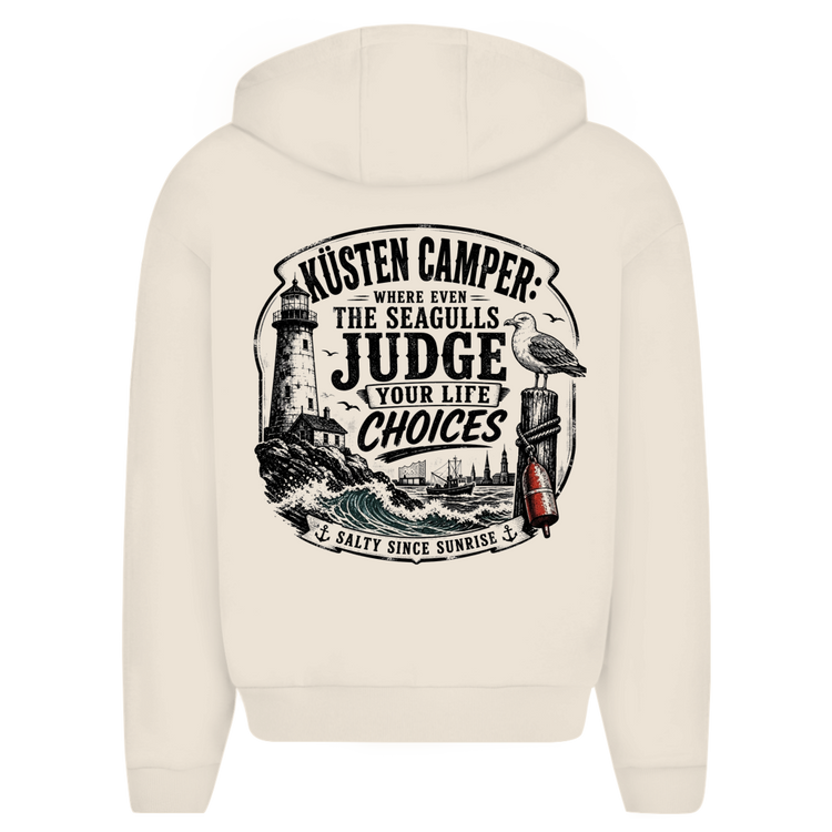 Küstencamper Zipper-Hoodie „Judge Your Life Choices“ in Sandweiß – Rückansicht, Motiv: Möwe, Leuchtturm und maritimer Schriftzug