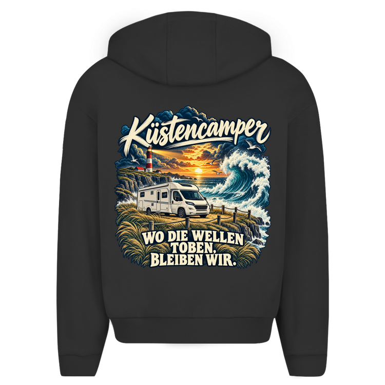 Küstencamper Hoodie „Wo die Wellen toben, bleiben wir.“ in Schwarz – Rückansicht, Motiv: Wohnmobil, Leuchtturm und hohe Brandung