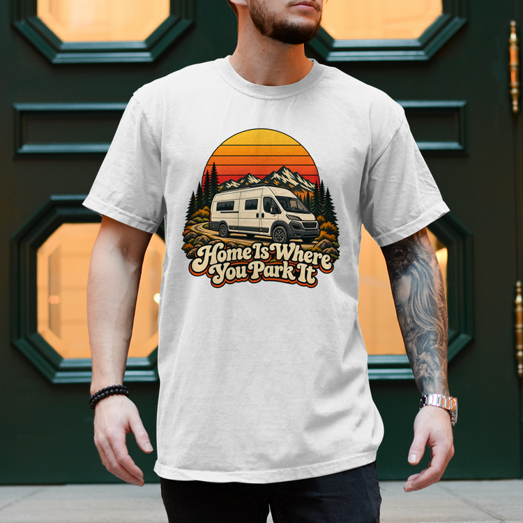 Van Life T-Shirt „Home Is Where You Park It“ – Van & Berge – Weiß, Vorderansicht