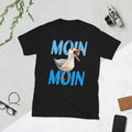 Lustige Möwe Shirt, Freche Möwe T-Shirt, Möwen Spruch Shirt, Möwen Humor T-Shirt, Küstenvogel Shirt, Möwe mit Kaffee Shirt, Möwe mit Sonnenbrille Shirt, Moin Möwe Shirt,Anker Camper Shirt, Bulli am Strand Shirt, Leuchtturm und Camper Shirt, Meer Camper T-Shirt, Wellen und Wohnmobil Shirt, Vanlife Küstenmotiv, Segelboot und Camper Shirt, Maritime Roadtrip Illustration 
