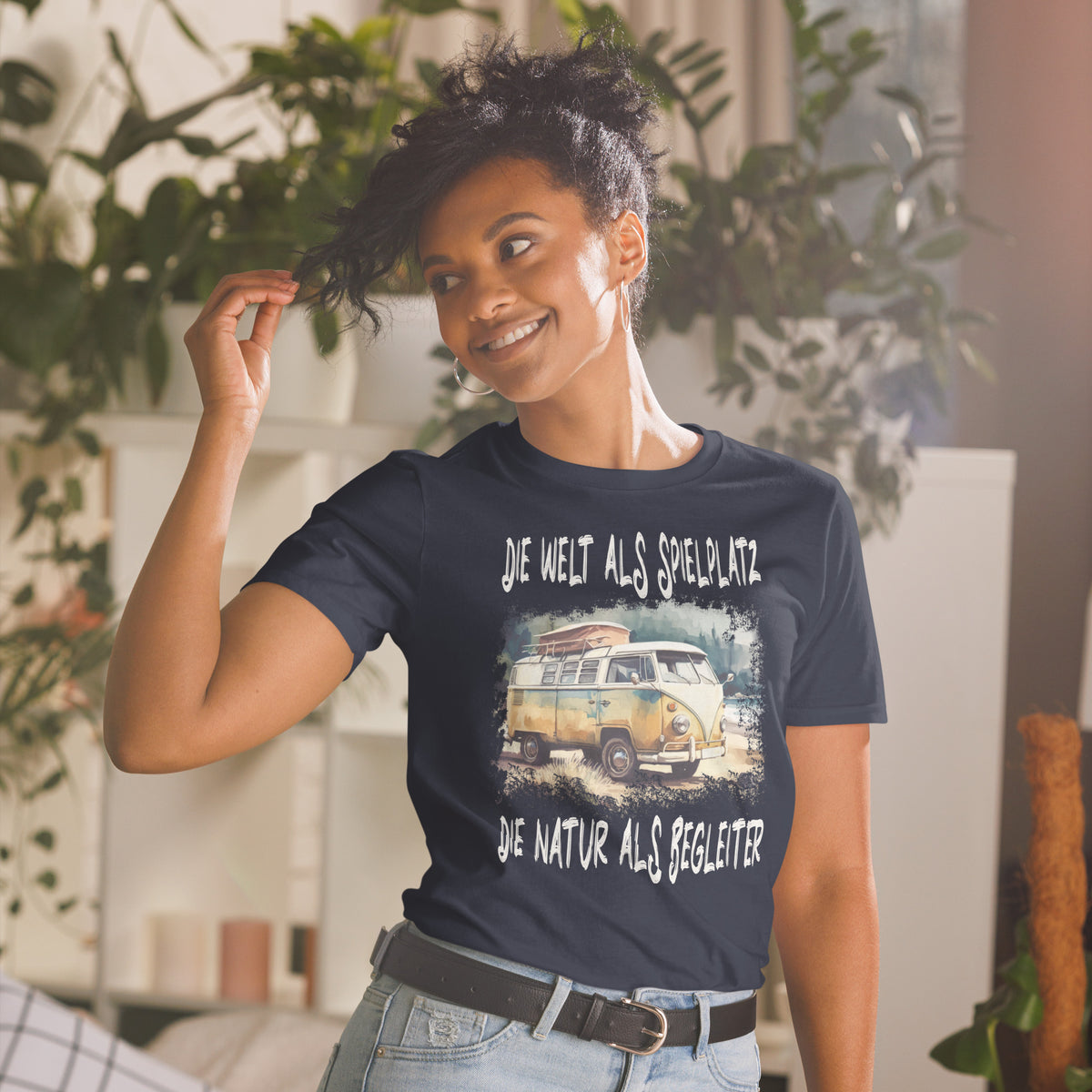 T-Shirt Van-Life Motiv "Die Welt als Spielplatz, die Natur als Begleiter" Variante 1