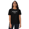 Camper-T-Shirt Damen "Hier Campt Die Chefin" – Variante 1 – Schwarz, Vorderansicht